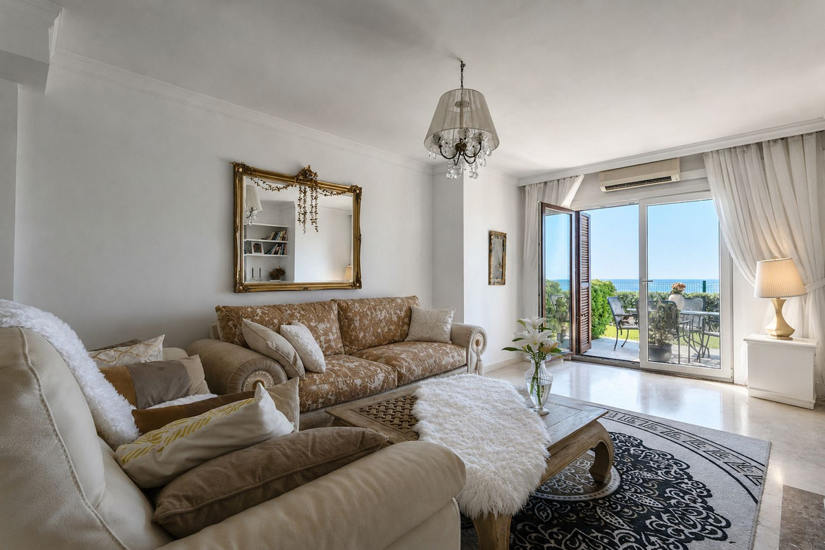 3 Bed Apartment for sale in Estepona Costa Del Sol, Málaga, Spain