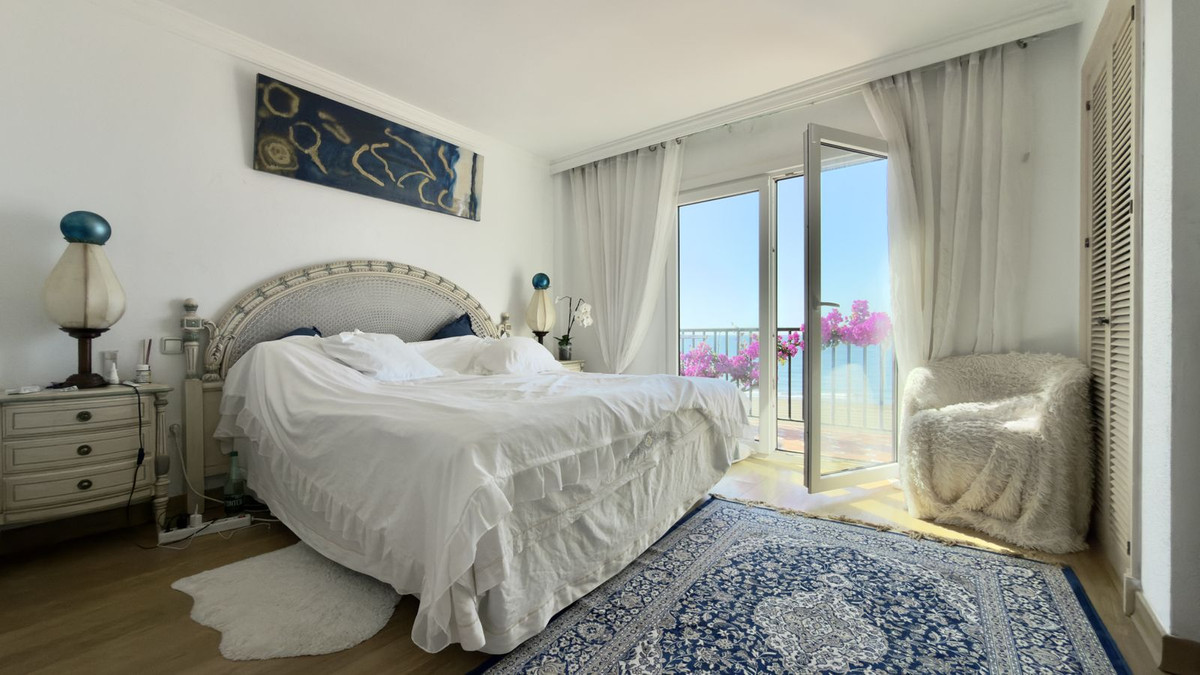 3 Bed Apartment for sale in Estepona Costa Del Sol, Málaga, Spain