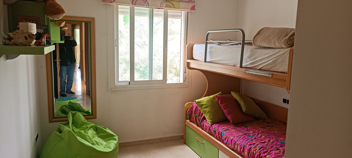Se vende Apartamento Planta Media de 2 dormitorios en Costa Del Sol, Málaga, España