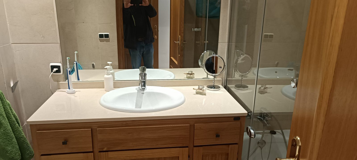 Se vende Apartamento Planta Media de 2 dormitorios en Costa Del Sol, Málaga, España