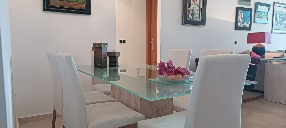 Se vende Apartamento Planta Media de 2 dormitorios en Costa Del Sol, Málaga, España