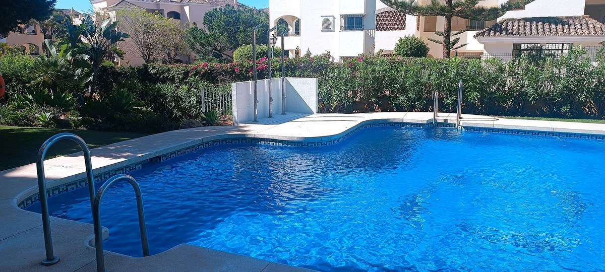 Se vende Apartamento Planta Media de 2 dormitorios en Costa Del Sol, Málaga, España
