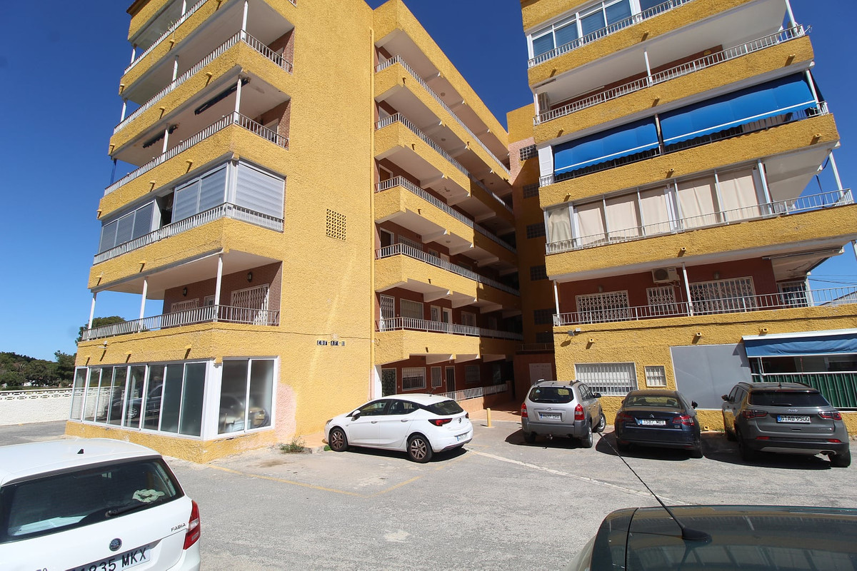 Se vende Apartamento Planta Media de 2 dormitorios en Costa Blanca, Alicante, España