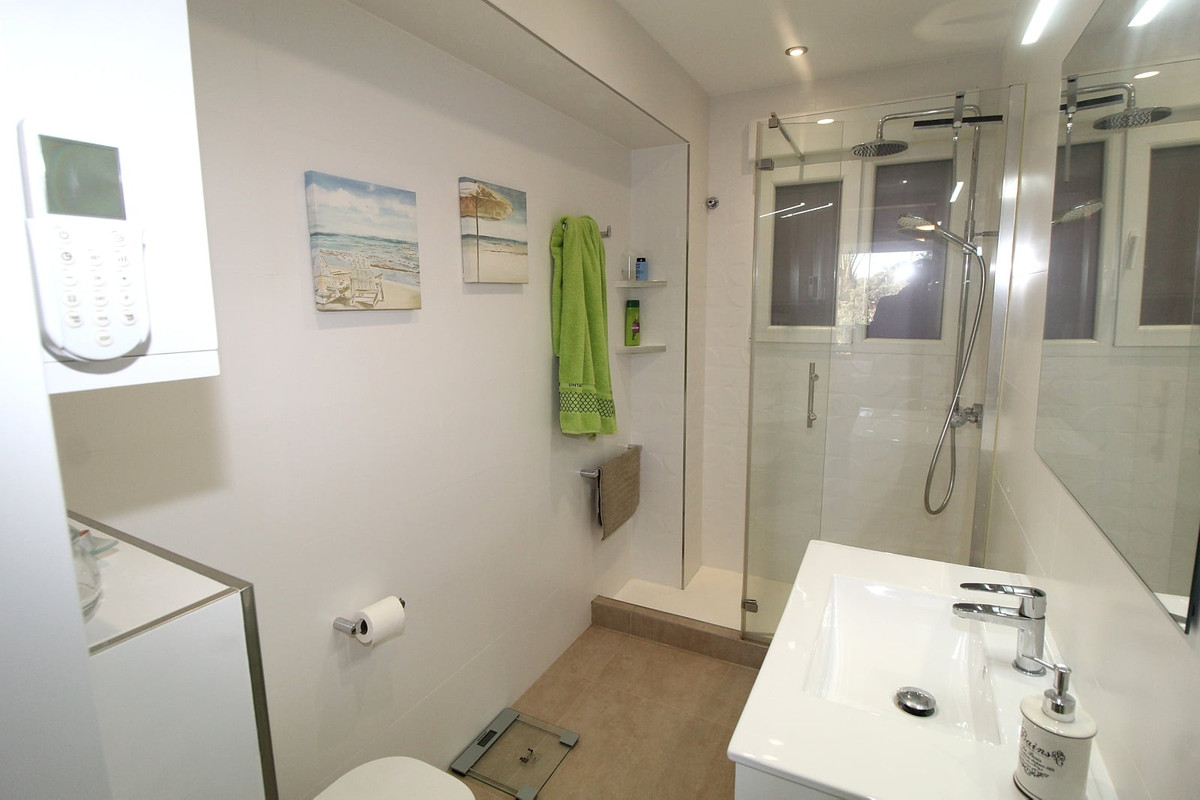 Se vende Apartamento Planta Media de 2 dormitorios en Costa Blanca, Alicante, España