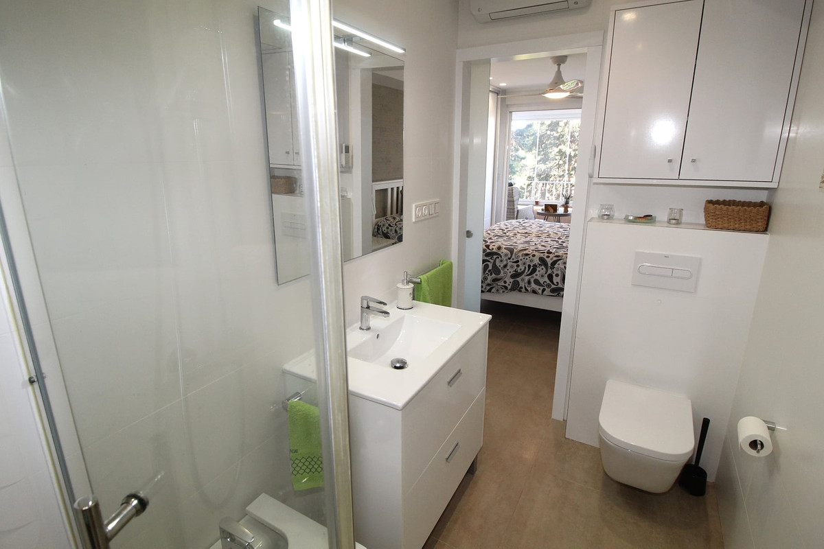 Se vende Apartamento Planta Media de 2 dormitorios en Costa Blanca, Alicante, España