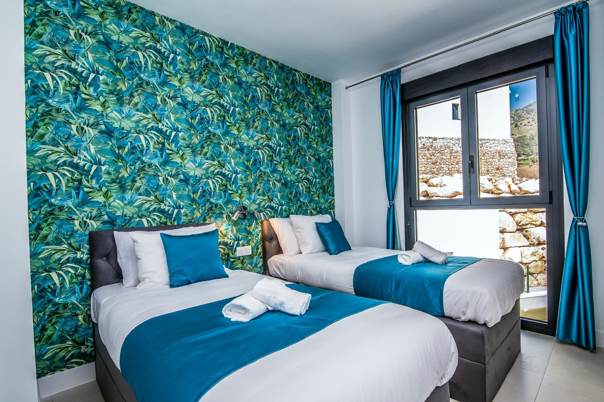 3 Bed Apartment for sale in Fuengirola Costa Del Sol, Málaga, Spain
