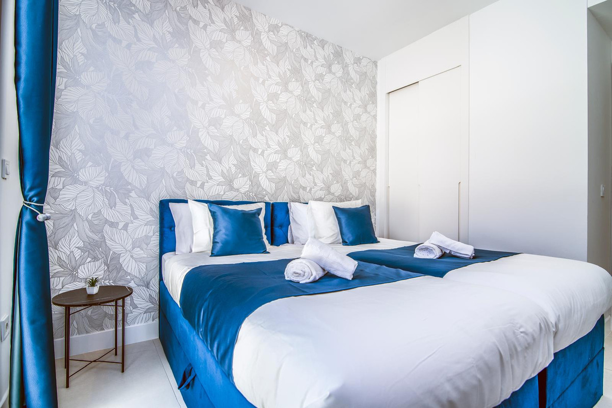 3 Bed Apartment for sale in Fuengirola Costa Del Sol, Málaga, Spain