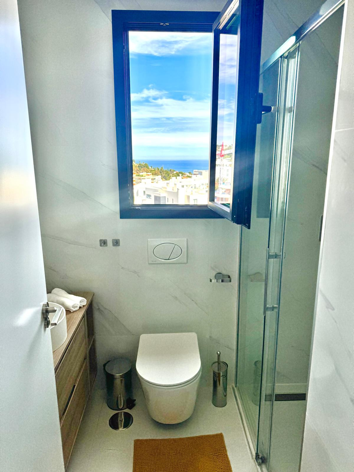 3 Bed Apartment for sale in Fuengirola Costa Del Sol, Málaga, Spain