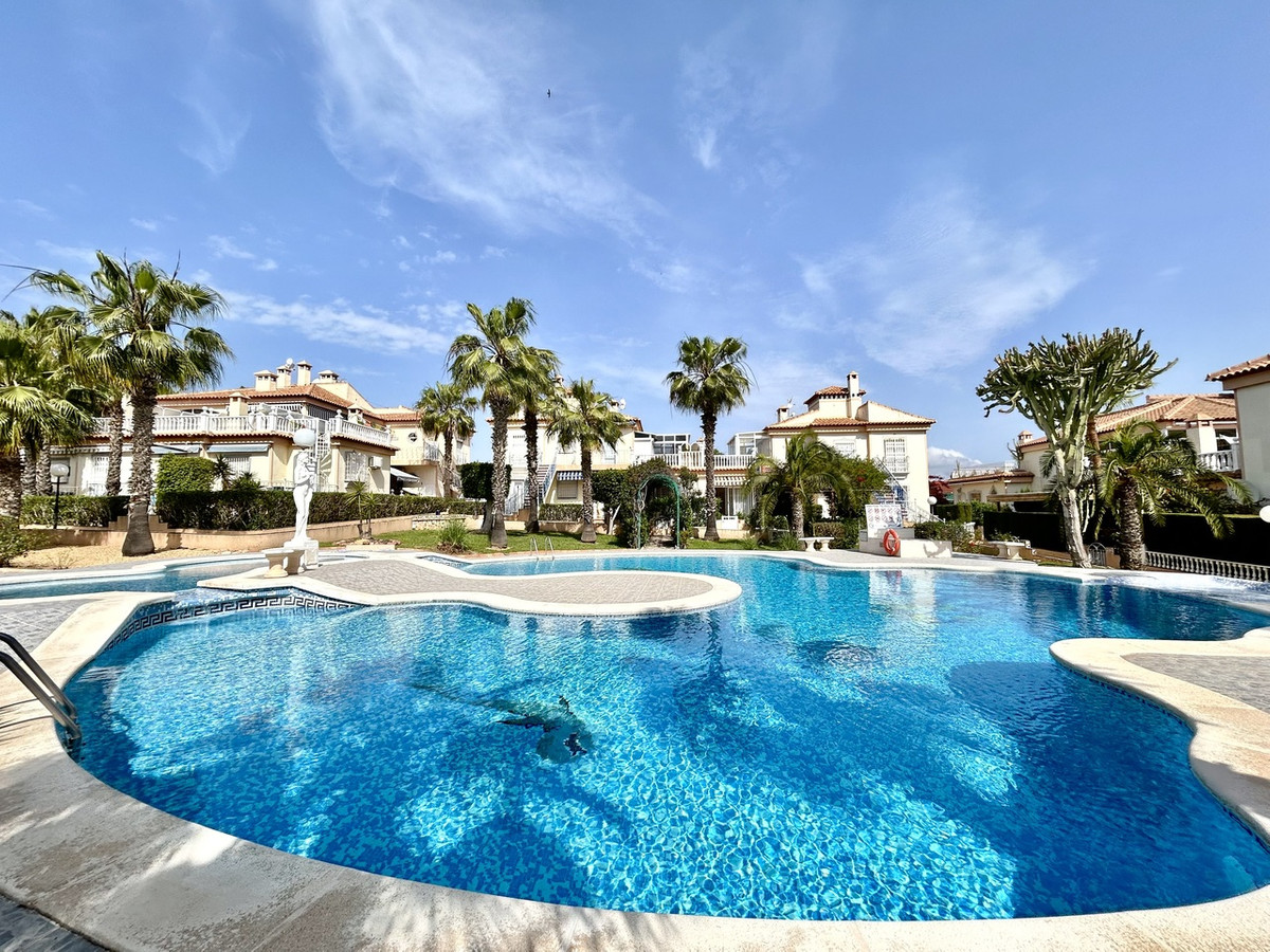 Se vende Apartamento Planta Media de 2 dormitorios en Costa Blanca, Alicante, España