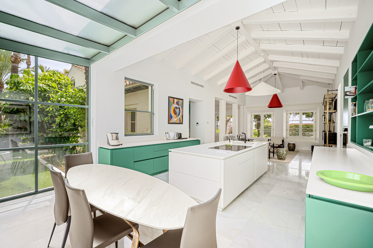 Se vende Villa - Chalet de 6 dormitorios en Costa Del Sol, Málaga, España