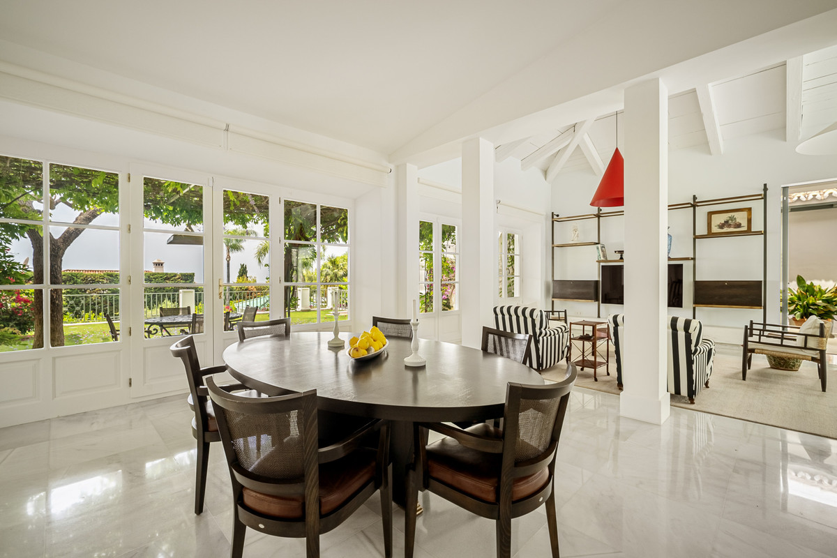 Se vende Villa - Chalet de 6 dormitorios en Costa Del Sol, Málaga, España