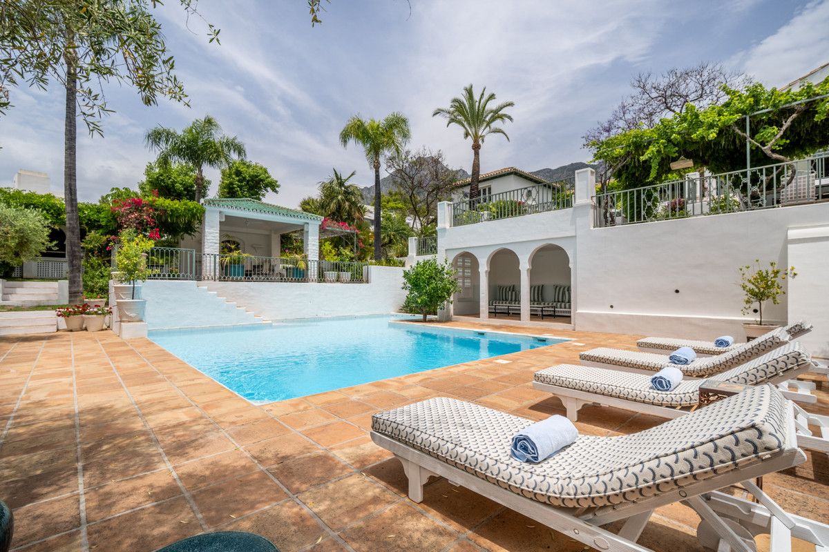 Se vende Villa - Chalet de 6 dormitorios en Costa Del Sol, Málaga, España