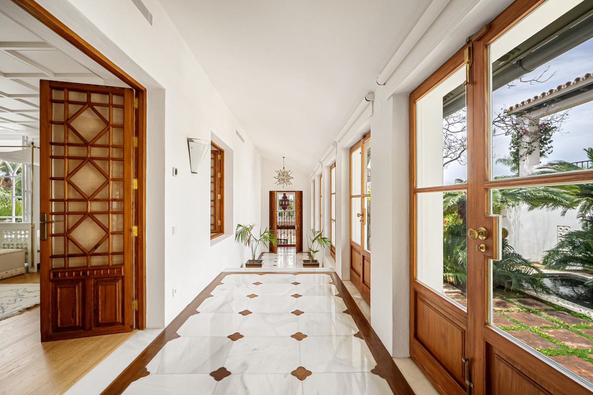 Se vende Villa - Chalet de 6 dormitorios en Costa Del Sol, Málaga, España
