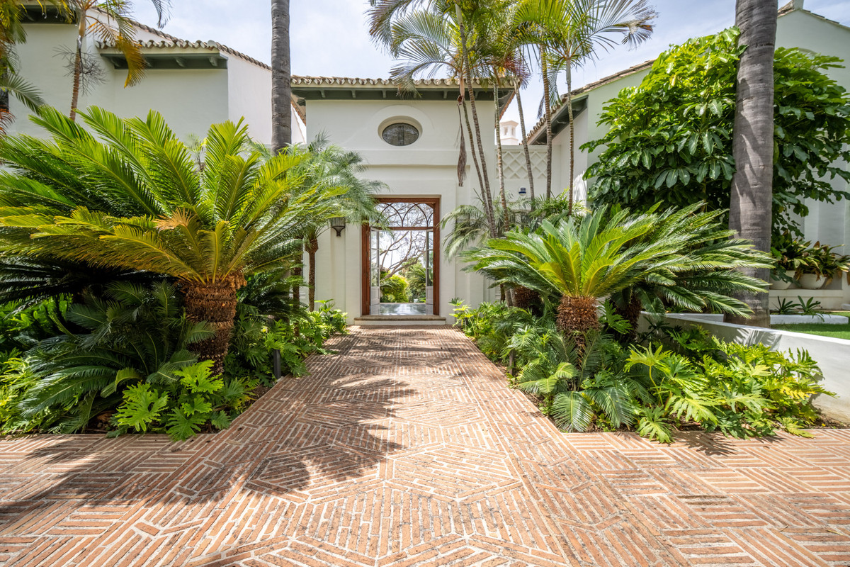 Se vende Villa - Chalet de 6 dormitorios en Costa Del Sol, Málaga, España