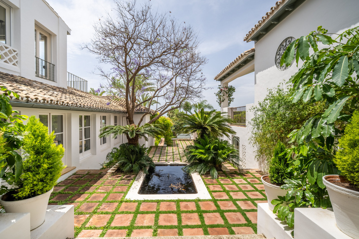 Se vende Villa - Chalet de 6 dormitorios en Costa Del Sol, Málaga, España