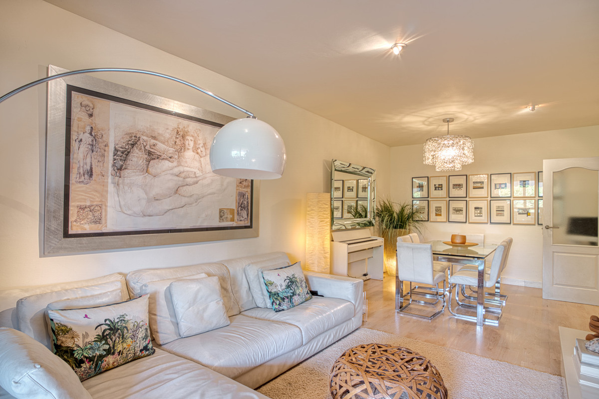 3 Bed Apartment for sale in The Golden Mile Costa Del Sol, Málaga, Spain