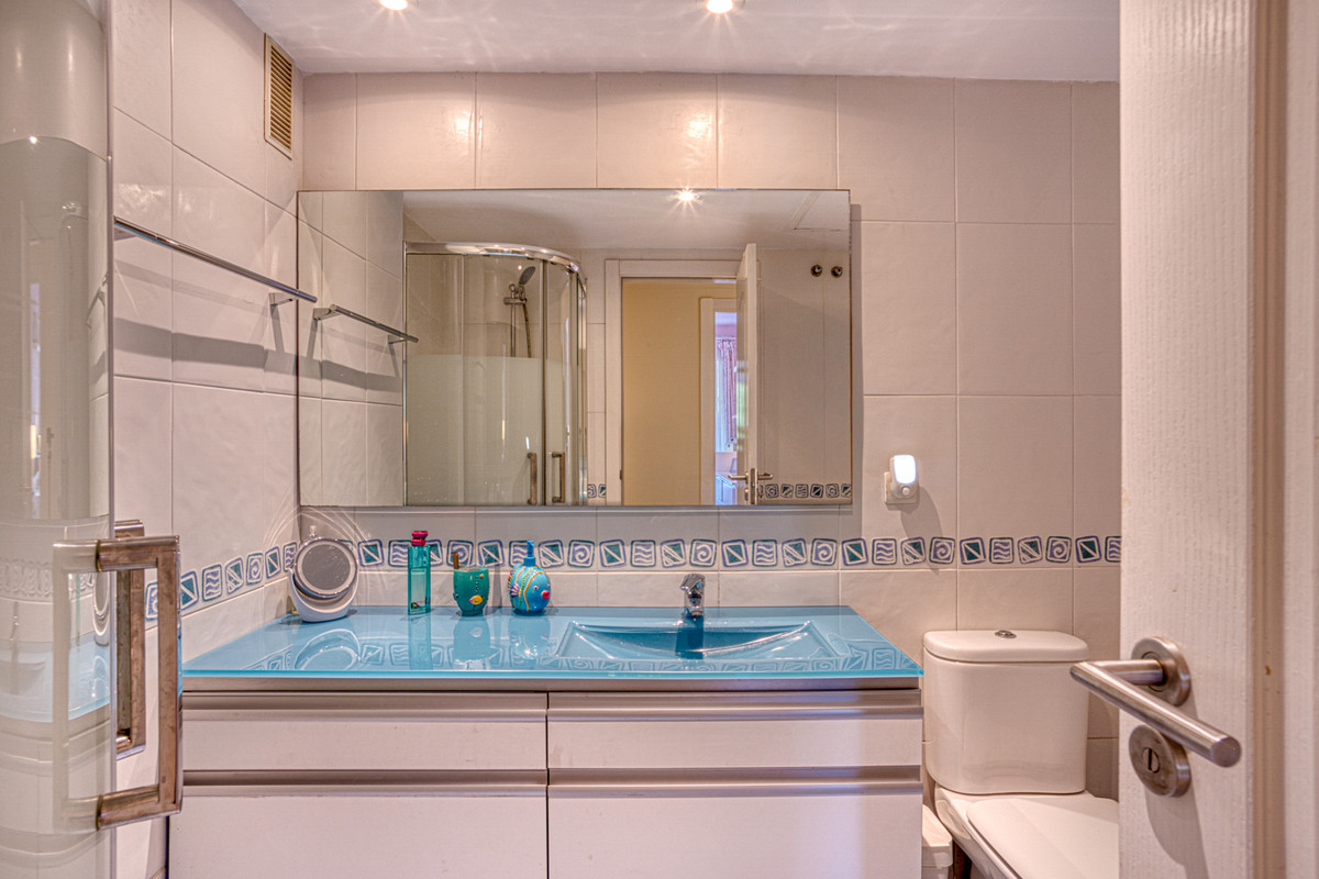 3 Bed Apartment for sale in The Golden Mile Costa Del Sol, Málaga, Spain