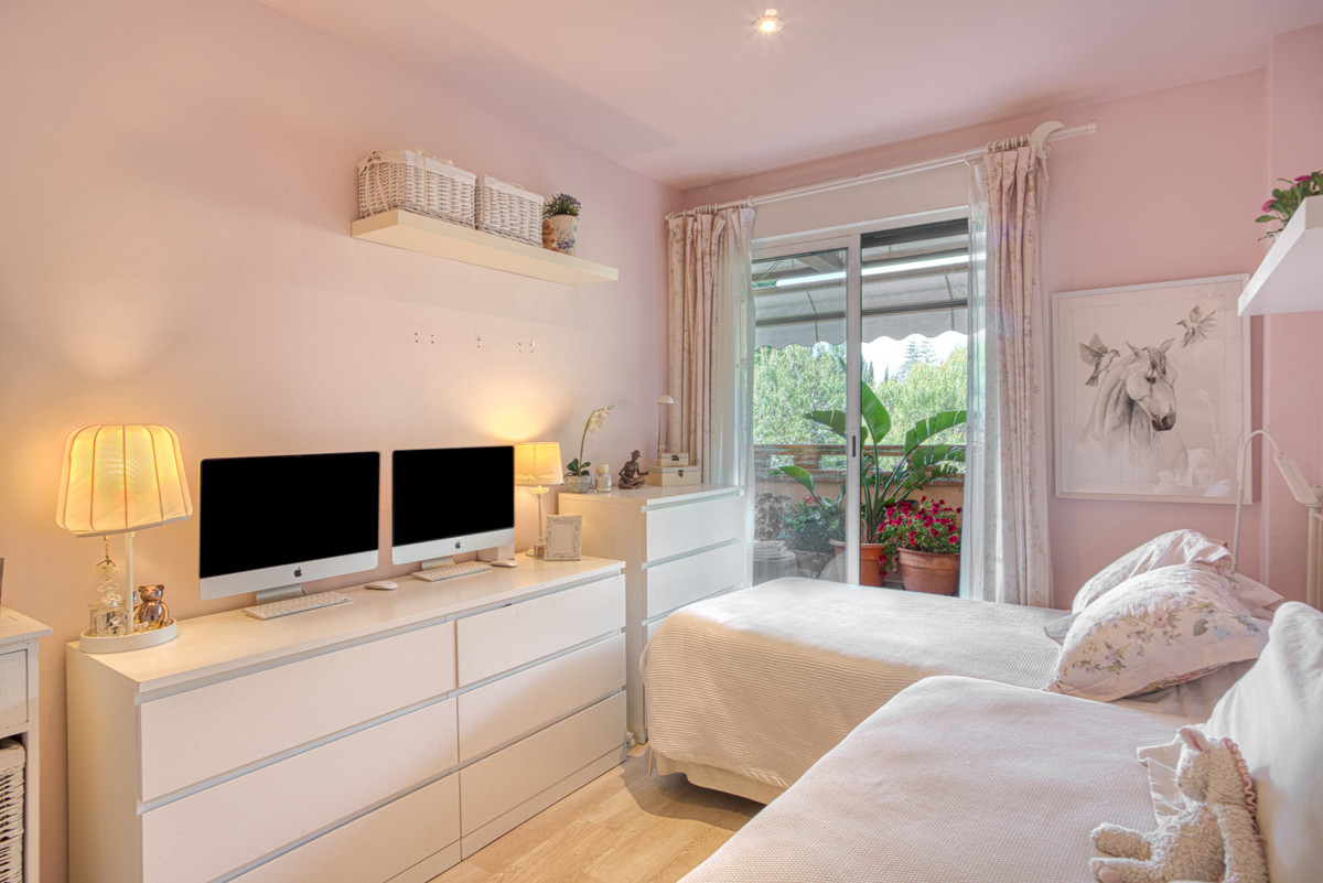 3 Bed Apartment for sale in The Golden Mile Costa Del Sol, Málaga, Spain