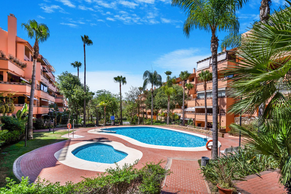 3 Bed Apartment for sale in The Golden Mile Costa Del Sol, Málaga, Spain