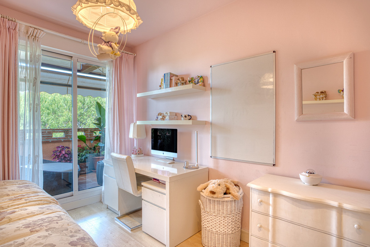3 Bed Apartment for sale in The Golden Mile Costa Del Sol, Málaga, Spain