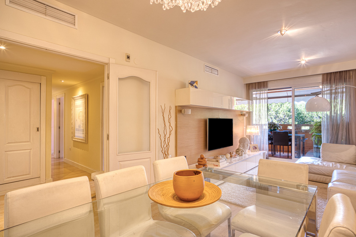 3 Bed Apartment for sale in The Golden Mile Costa Del Sol, Málaga, Spain