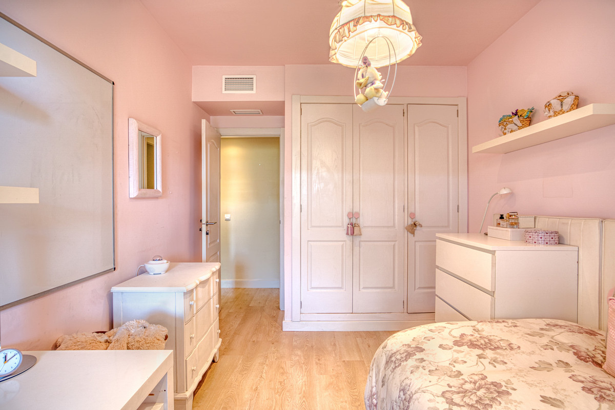 3 Bed Apartment for sale in The Golden Mile Costa Del Sol, Málaga, Spain