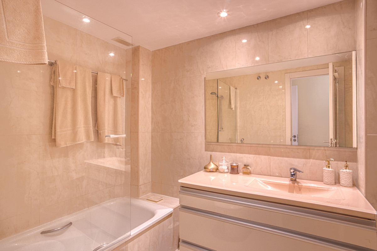 3 Bed Apartment for sale in The Golden Mile Costa Del Sol, Málaga, Spain