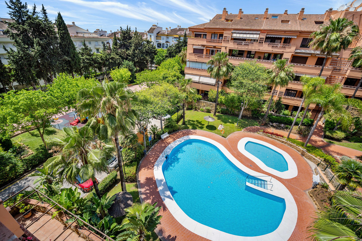 3 Bed Apartment for sale in The Golden Mile Costa Del Sol, Málaga, Spain