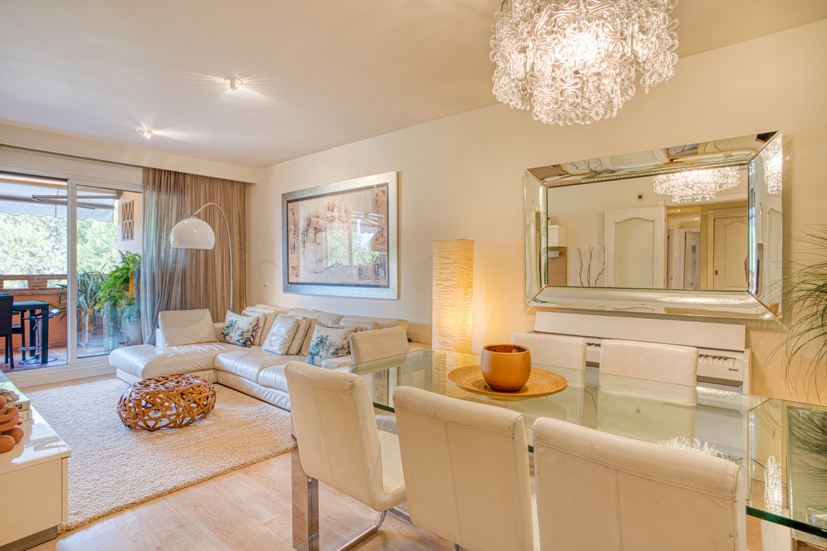 3 Bed Apartment for sale in The Golden Mile Costa Del Sol, Málaga, Spain