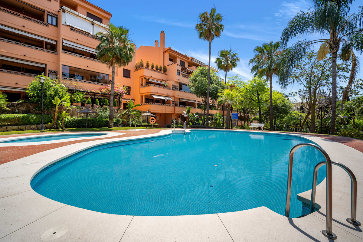 3 Bed Apartment for sale in The Golden Mile Costa Del Sol, Málaga, Spain