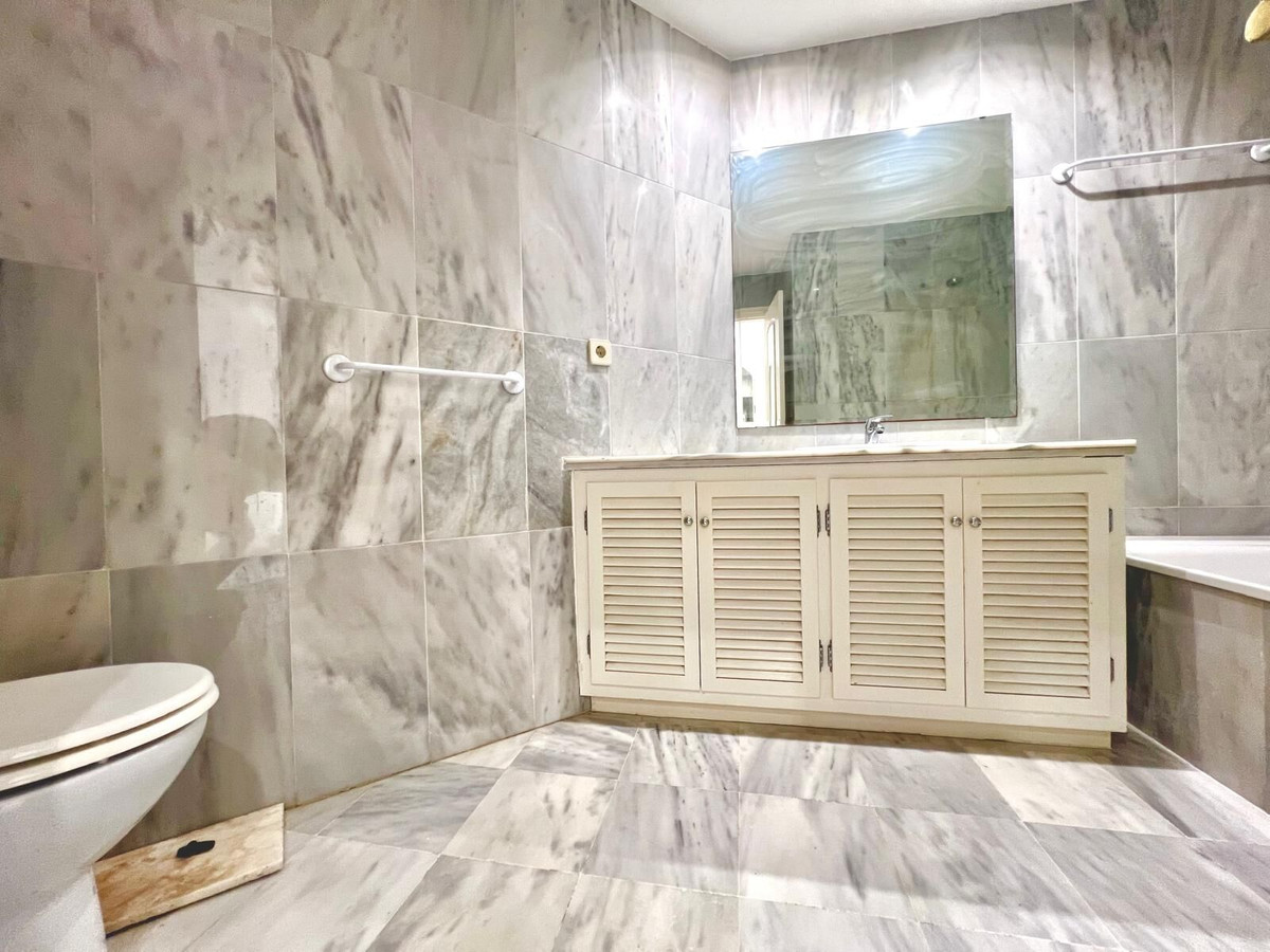 Se vende Apartamento Planta Baja de 3 dormitorios en Costa Del Sol, Málaga, España