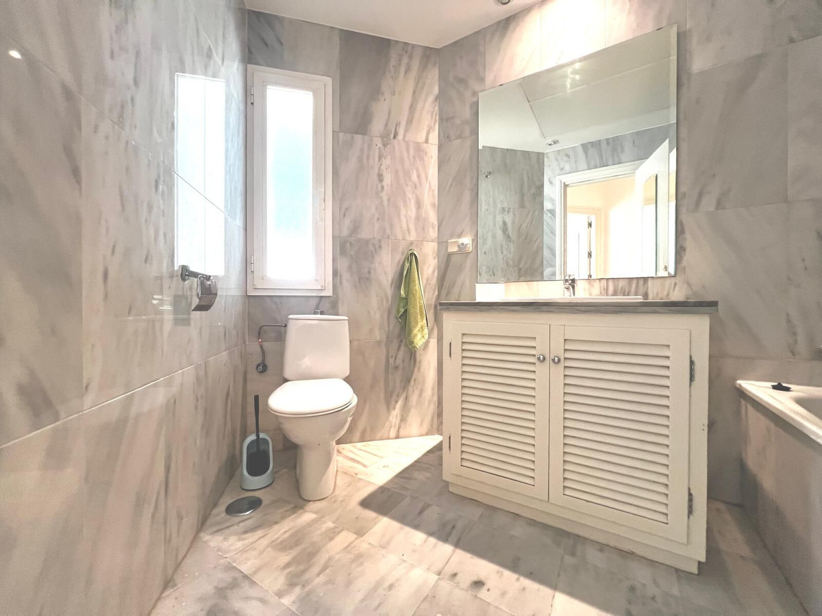 Se vende Apartamento Planta Baja de 3 dormitorios en Costa Del Sol, Málaga, España
