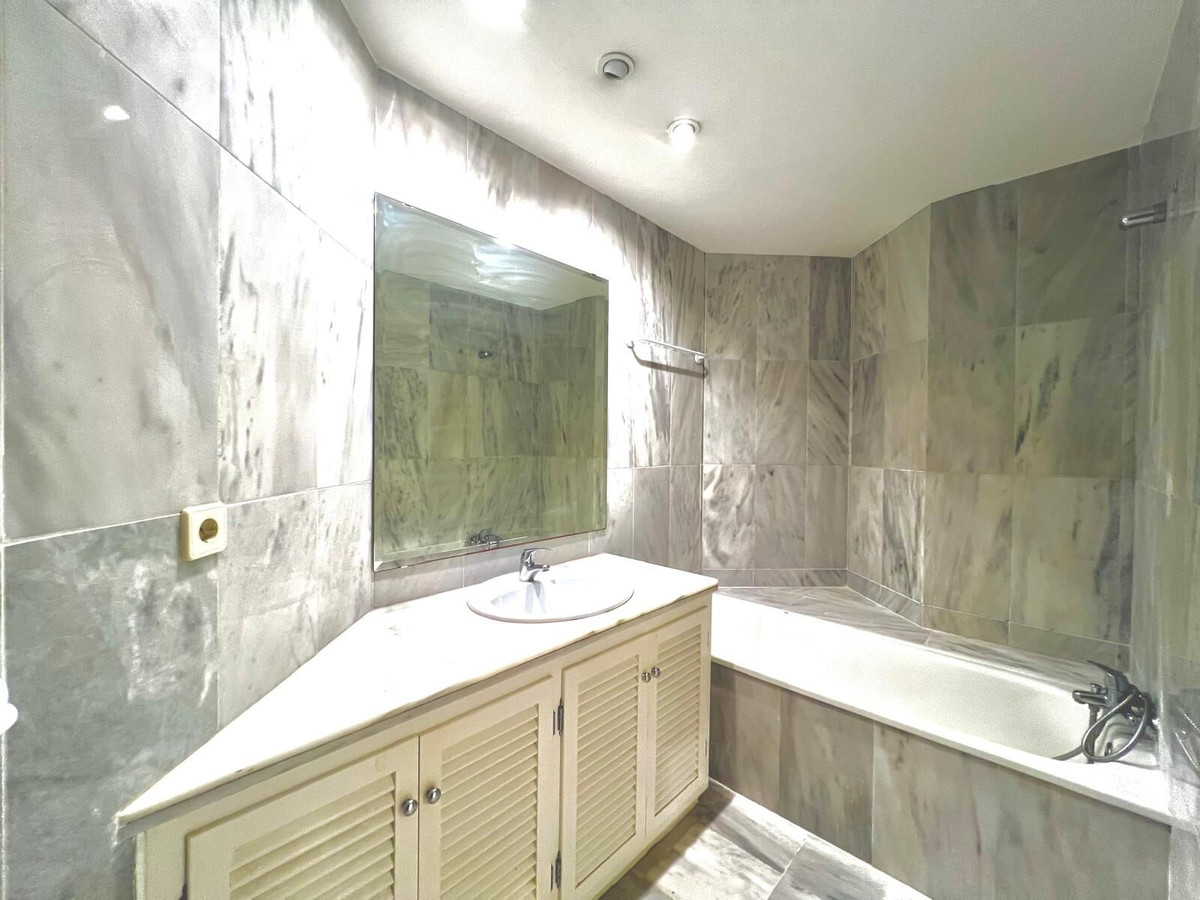Se vende Apartamento Planta Baja de 3 dormitorios en Costa Del Sol, Málaga, España