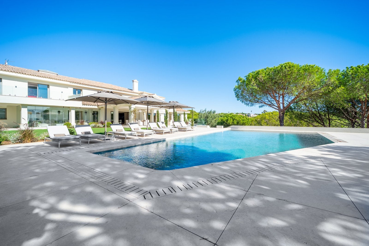 Se vende Villa - Chalet de 7 dormitorios en Costa Del Sol, Cadiz, España