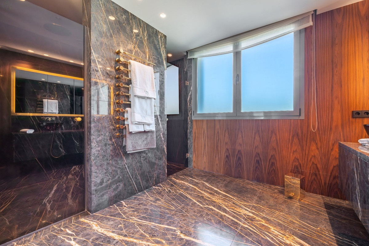 Se vende Villa - Chalet de 7 dormitorios en Costa Del Sol, Cadiz, España