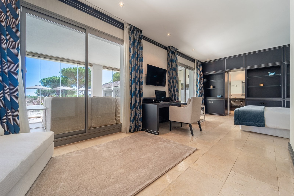 Se vende Villa - Chalet de 7 dormitorios en Costa Del Sol, Cadiz, España
