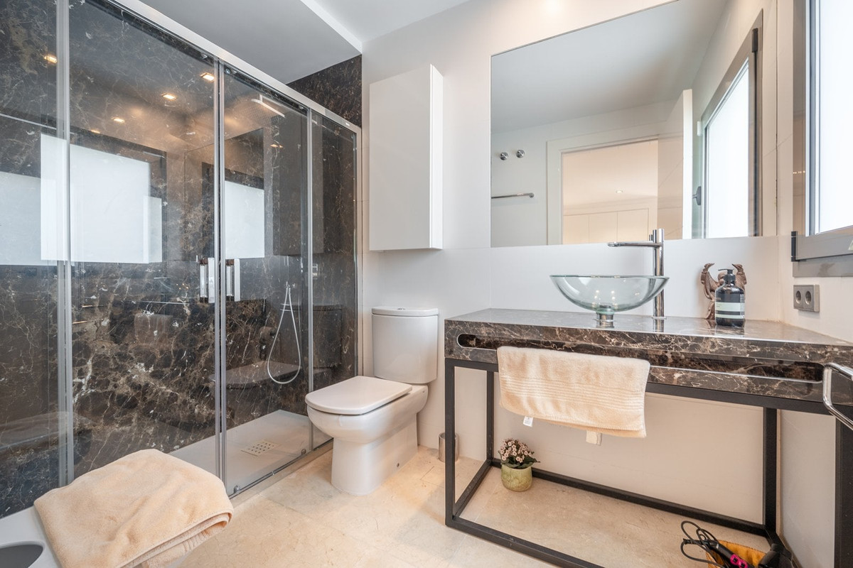 Se vende Villa - Chalet de 7 dormitorios en Costa Del Sol, Cadiz, España