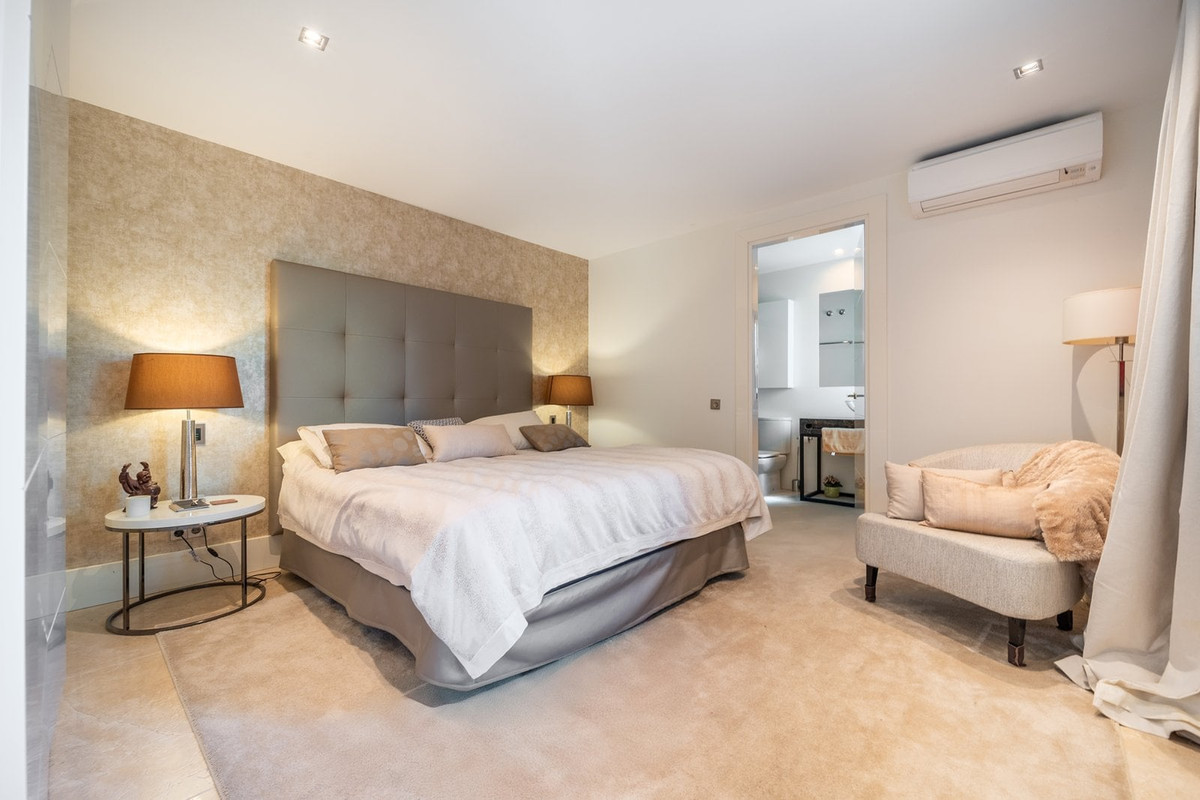 Se vende Villa - Chalet de 7 dormitorios en Costa Del Sol, Cadiz, España