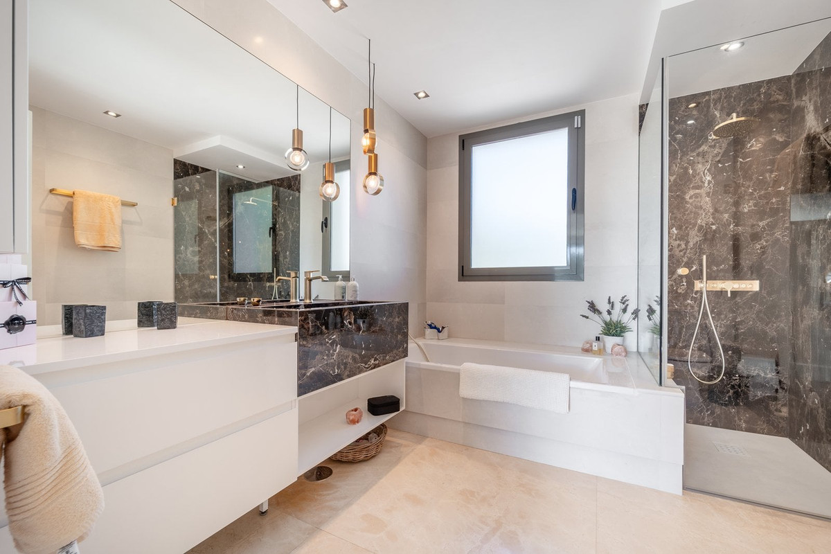 Se vende Villa - Chalet de 7 dormitorios en Costa Del Sol, Cadiz, España