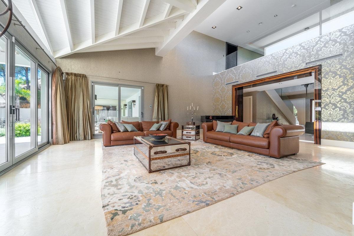 Se vende Villa - Chalet de 7 dormitorios en Costa Del Sol, Cadiz, España