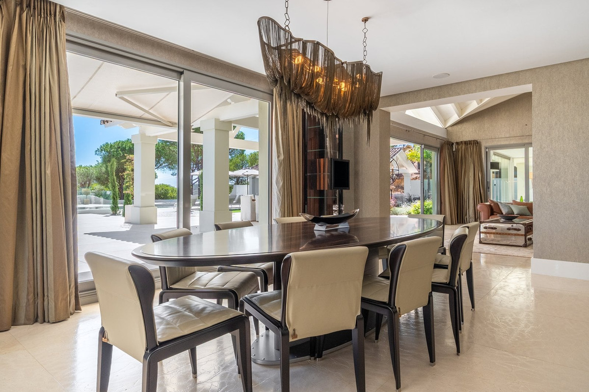 Se vende Villa - Chalet de 7 dormitorios en Costa Del Sol, Cadiz, España