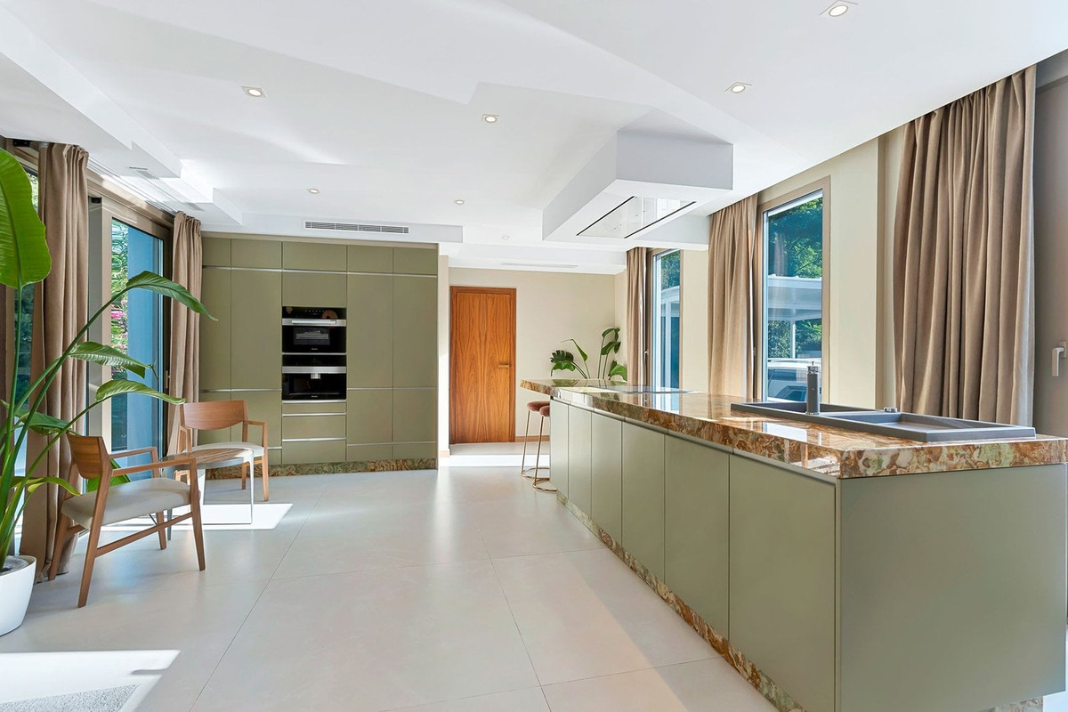 6 Bed Townhouse for sale in Marbella Costa Del Sol, Málaga, Spain