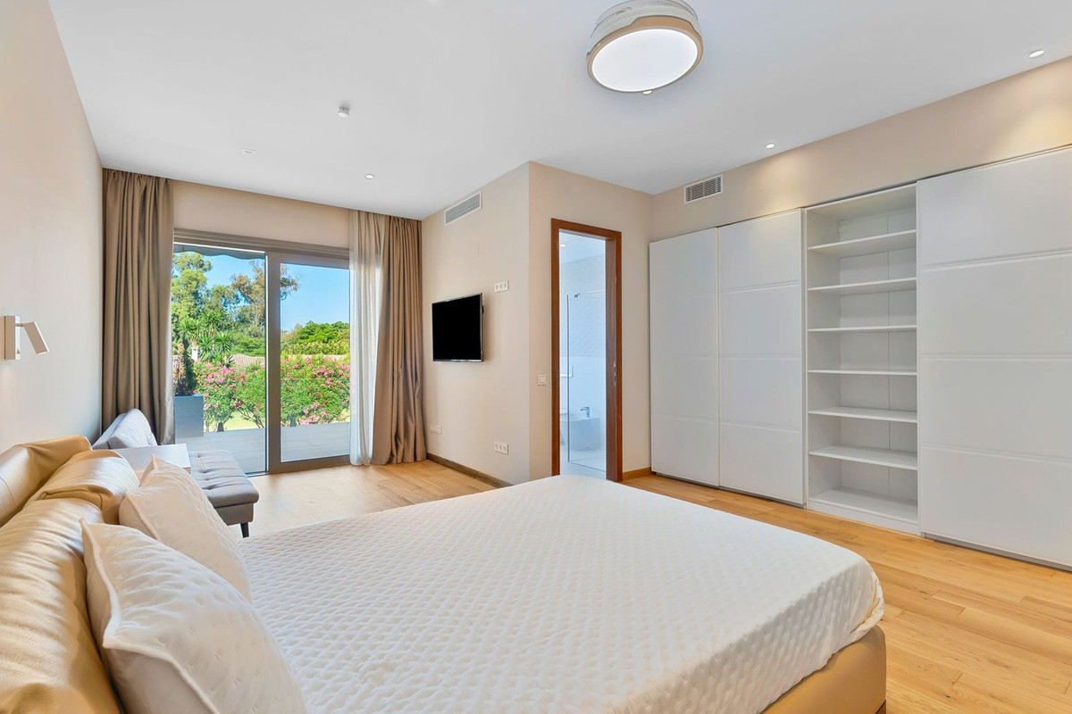 6 Bed Townhouse for sale in Marbella Costa Del Sol, Málaga, Spain