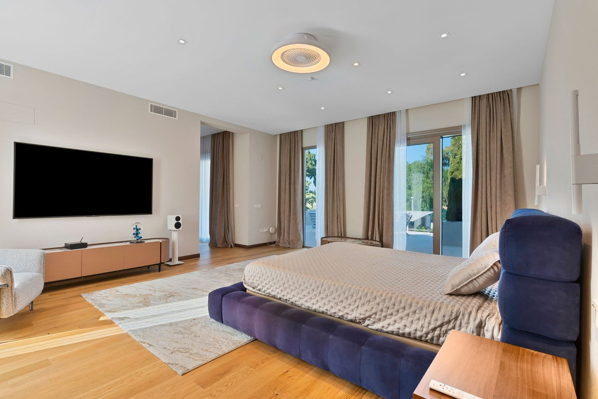 6 Bed Townhouse for sale in Marbella Costa Del Sol, Málaga, Spain