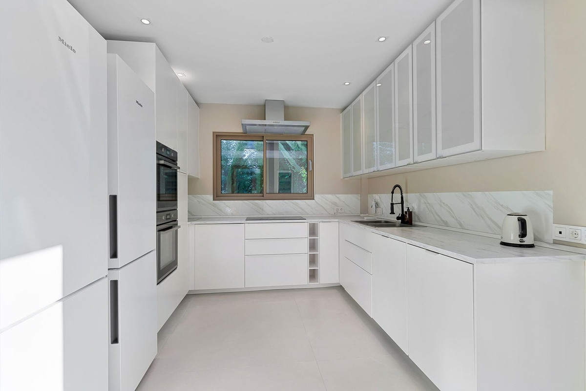 6 Bed Townhouse for sale in Marbella Costa Del Sol, Málaga, Spain