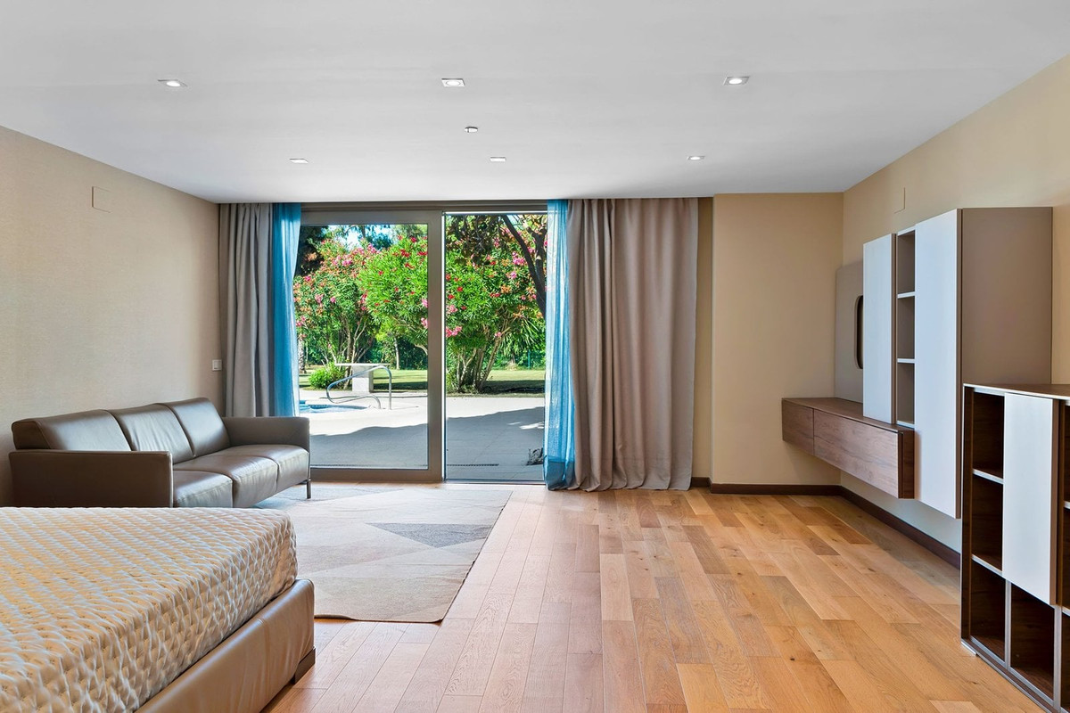 6 Bed Townhouse for sale in Marbella Costa Del Sol, Málaga, Spain