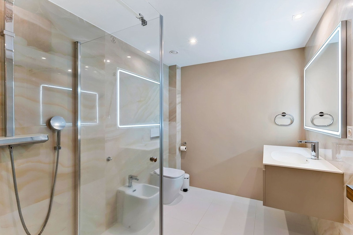 6 Bed Townhouse for sale in Marbella Costa Del Sol, Málaga, Spain
