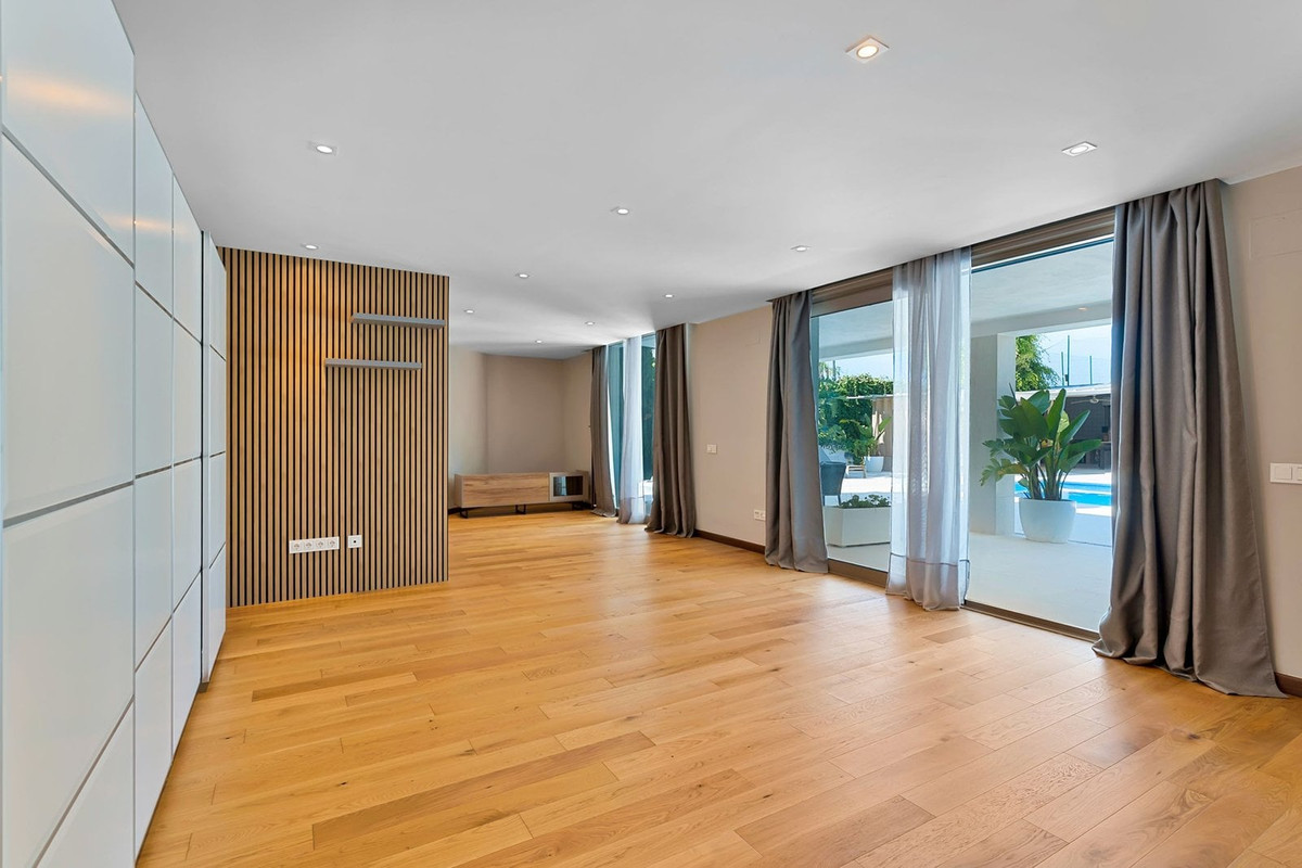 6 Bed Townhouse for sale in Marbella Costa Del Sol, Málaga, Spain