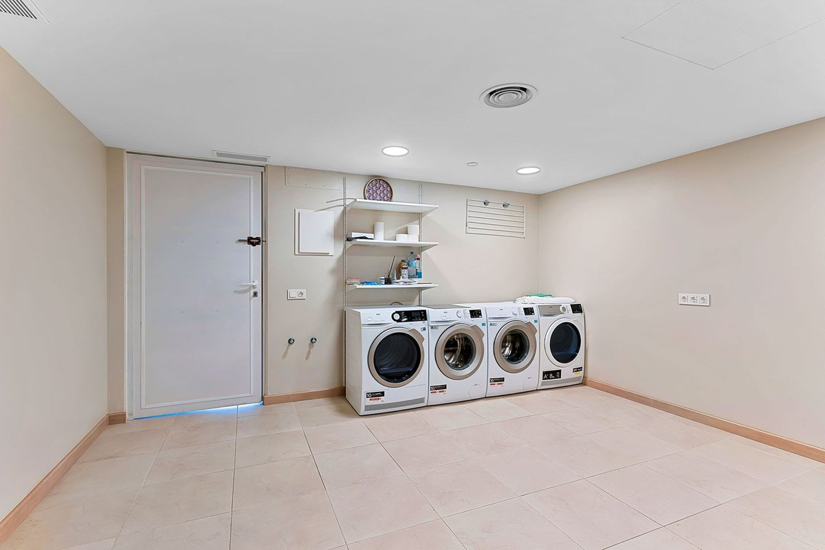 6 Bed Townhouse for sale in Marbella Costa Del Sol, Málaga, Spain