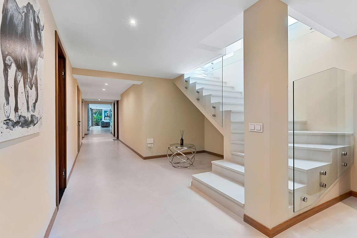 6 Bed Townhouse for sale in Marbella Costa Del Sol, Málaga, Spain